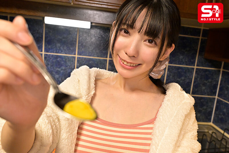 同棲初夜の引越しシーン、親密な雰囲気の中で二人きりになる瞬間