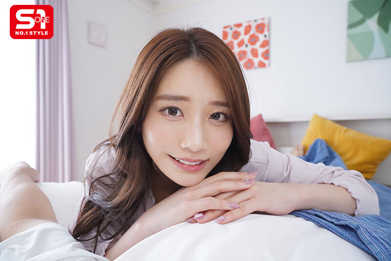 河北彩伽と密着するバスシーン